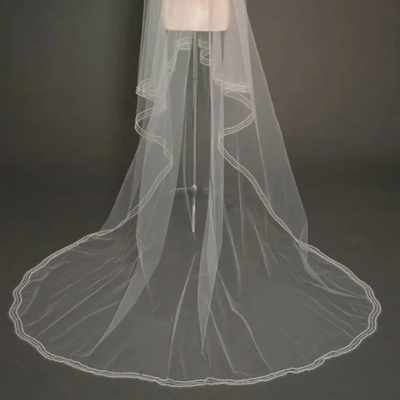 Zenaida Wedding Veil - Picture 4 of 4